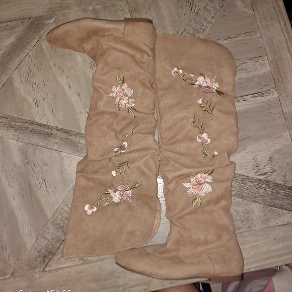 Knee high tan suede boots - Picture 1 of 7